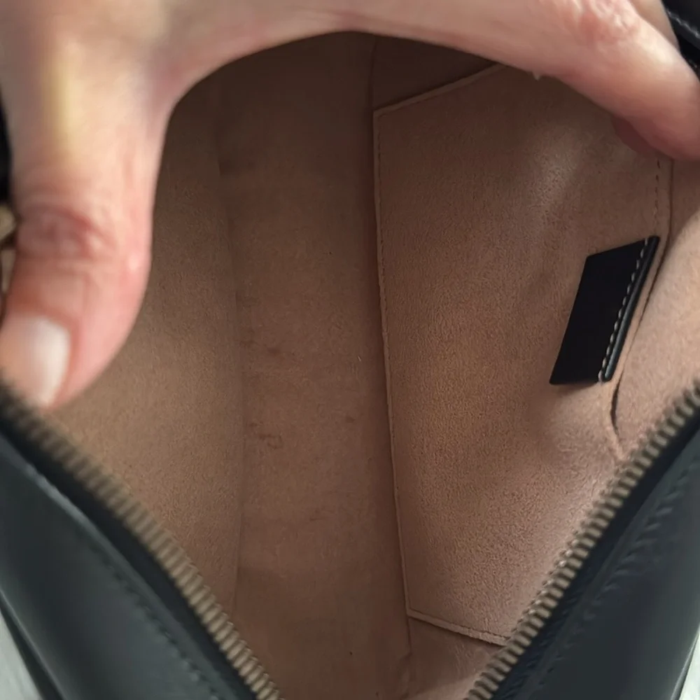 Gucci Marmont Small Camera Bag - Picture 9 of 10